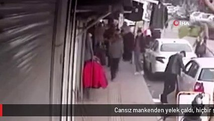 Cansız mankenden yelek çaldı, hiçbir şey olmamış gibi sakince yoluna devam etti