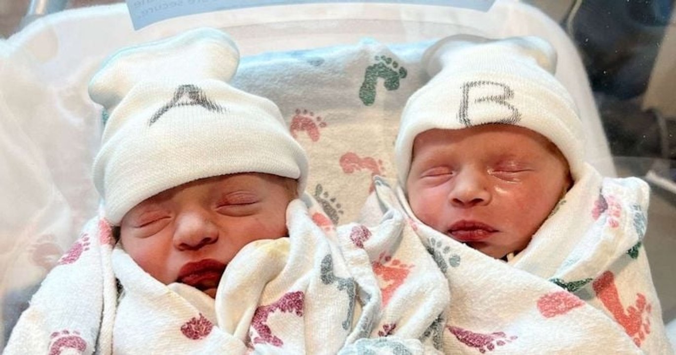 Ces jumelles sont nées à cheval sur deux années différentes