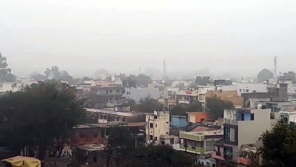 कोहरा भी छाए रहने व सूर्य के नहीं निकलने से सुबह बच्चे बमुश्किल उठ सके।