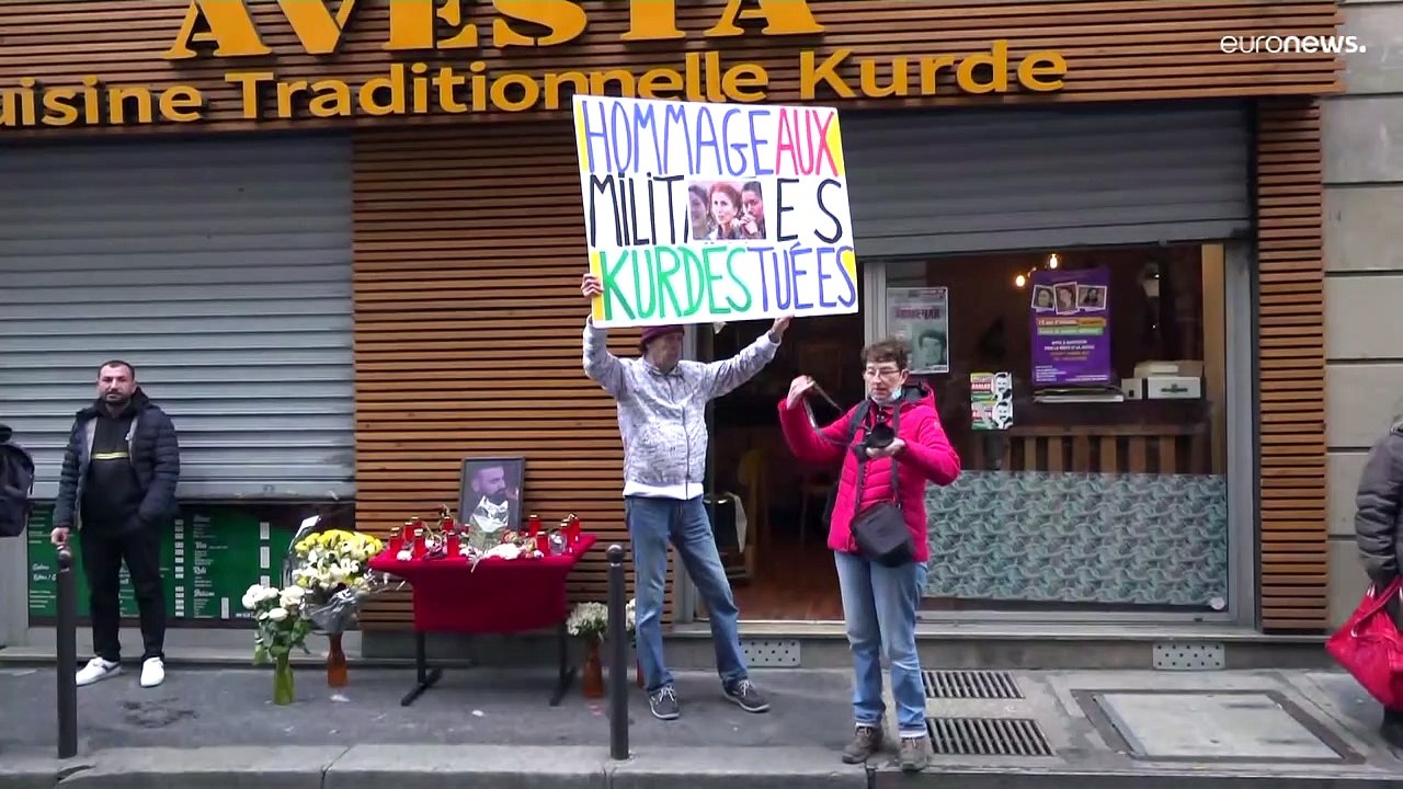Kurdischer Schweigemarsch für Todesopfer des Angriffs in Paris vor zehn Jahren