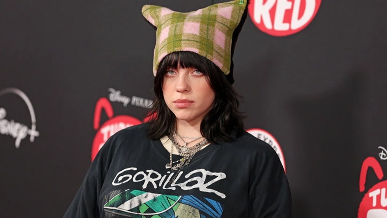 Billie Eilish Recreates ‘The Office’ Scene With Jenna Fischer & Angela Kinsey | Billboard News