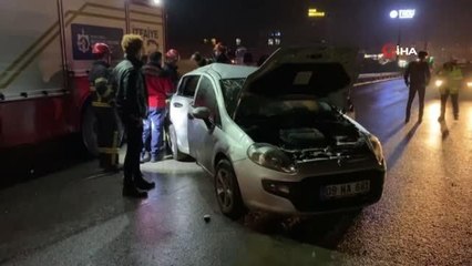 Kaza yapan otomobil elektrik direği ve ağaçları devirdi: 2 yaralı