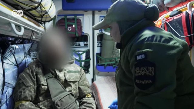 Как парамедики спасают жизни солдат на фронтах Украины (04.01.2023)