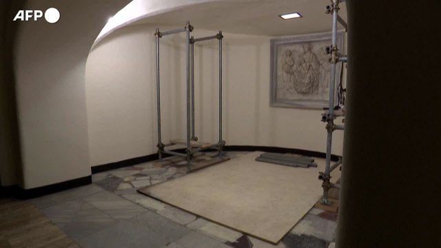 Ratzinger, l'allestimento della tomba di Benedetto XVI nelle Grotte Vaticane