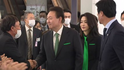 尹, 문화예술인과 신년 인사..."최선 다해 활동 지원" / YTN