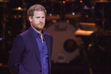Body Language Expert On Harry: "Like A Guru Or Coach"