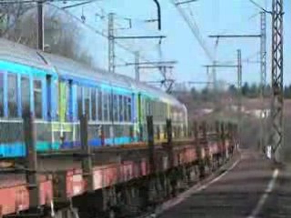 croisement entre un TEOZ et un train de travaux