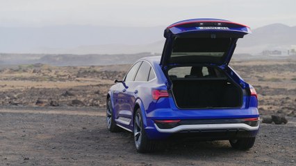 The new Audi SQ8 Sportback e-tron Interior Design in Ultra Blue