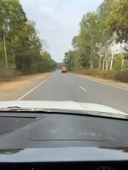 देखें  video पहले कैसे NH पर सांप की तरह ट्रक लहराया और फिर हुआ हादसे का शिकार