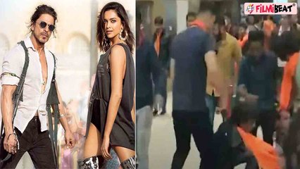 SRK की Pathaan के विरोध में बजरंग दल ने मॉल में की तोड़फोड़, पैरों से कुचले Shah Rukh के Posters