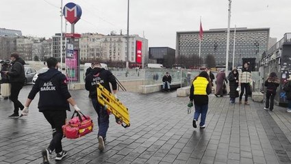 Taksim metrosunda sarhoş yolcu dengesini kaybederek raylara düştü