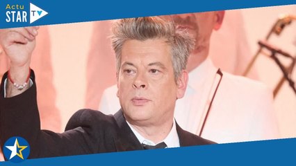Benjamin Biolay friqué avec une tartine "bien beurrée et des deux côtés", le chanteur atomisé par un
