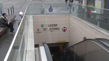 Alkollü şahıs Taksim'de metro raylarına düştü