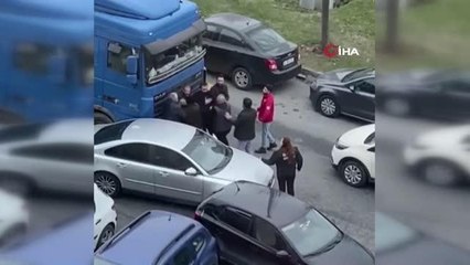 Büyükçekmece'de yol verme kavgası kamerada