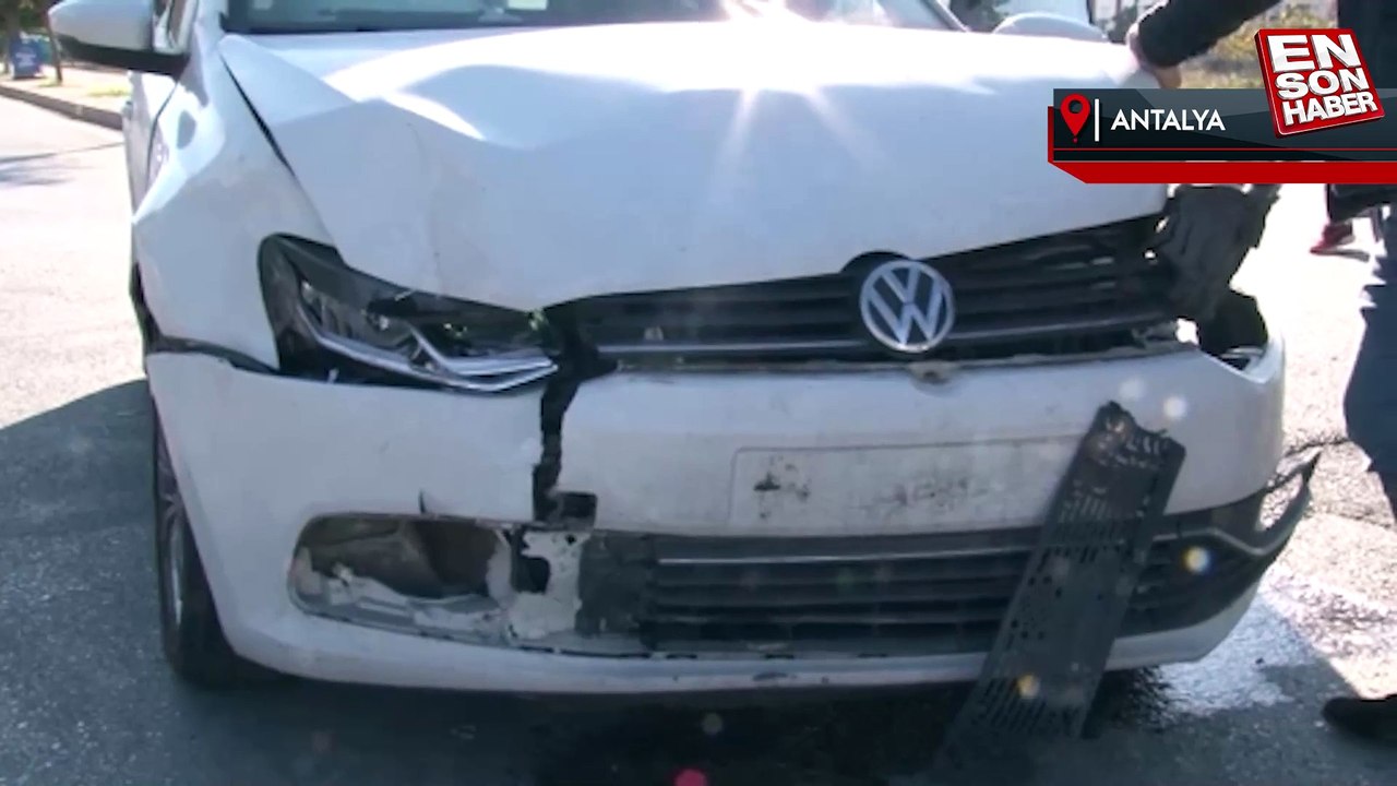 Antalya’da sürücü eğitmeni ile otomobil kaza yaptı