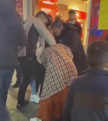 GAZİOSMANPAŞA'DA KAVGA EDEN KADINLARI KİMSE AYIRAMADI