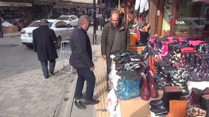 Kırsalda yaşayanların ayakkabı tercihi 'kara lastik'