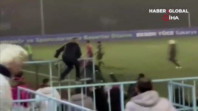 Yeşil saha boks ringine, ortalık savaş alanına döndü