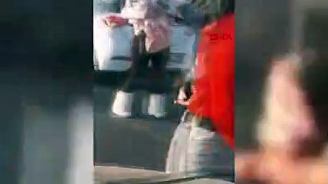 Başakşehir’de ambulans şoförünü bıçakladı, kendisini görüntüleyene saldırdı