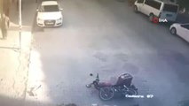 Otomobil ile motosiklet kafa kafaya böyle çarpıştı