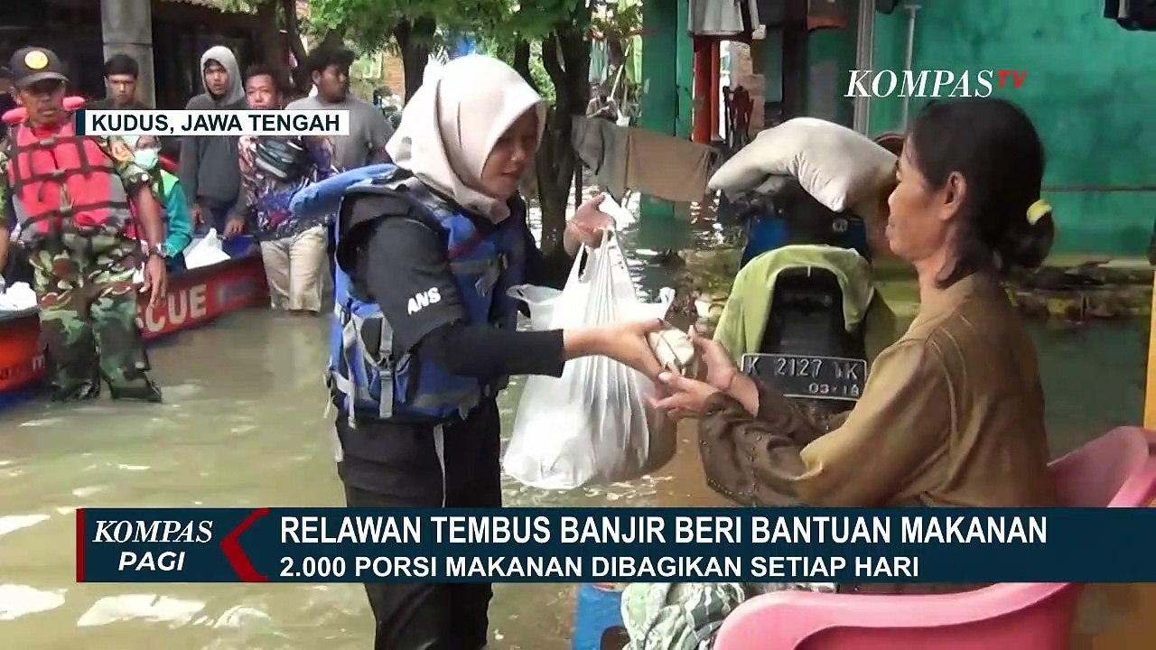 Banjir Masih Menggenangi Kudus, 2.000 Bungkus Nasi Disiapkan untuk Korban Banjir Setiap Hari