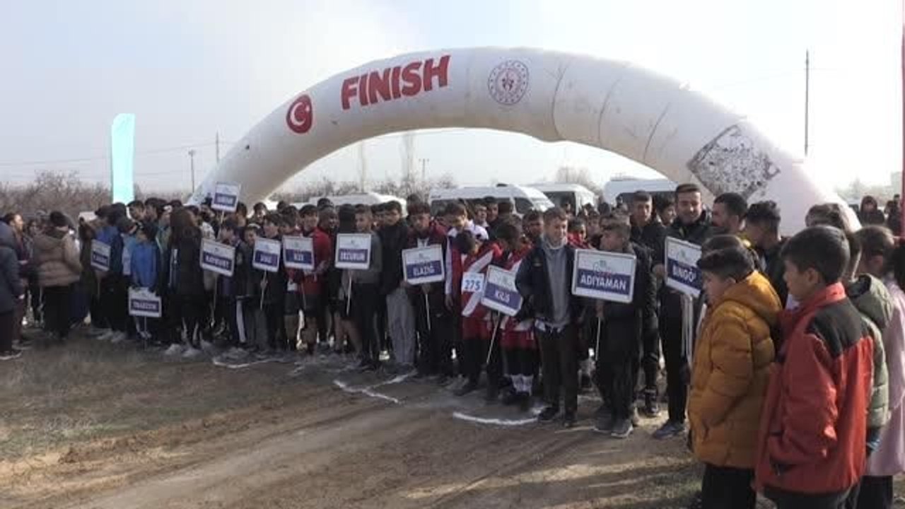 Okullar Arası Gençler Kros Bölge Yarışması Malatya'da başladı