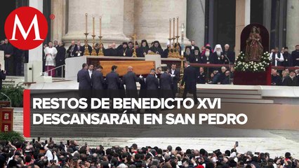 Trasladan féretro del Papa emérito a grutas vaticanas en Plaza de San Pedro