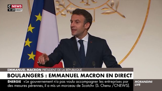 Voeux aux boulangers - Emmanuel Macron s’interrompt alors qu'une jeune femme se sent mal: Vous êtes en train de lutter - Regardez