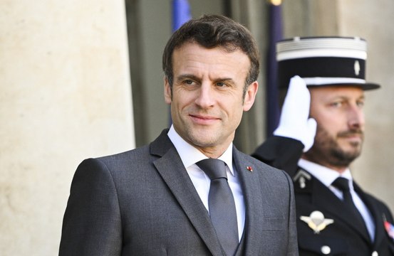 Emmanuel Macron promet à Volodymyr Zelensky la livraison de chars !