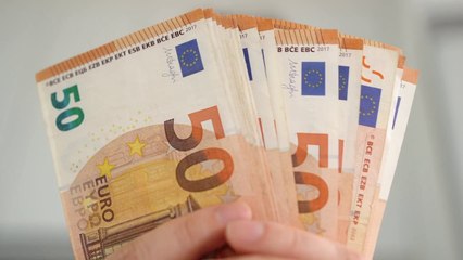 Istat, l'inflazione a dicembre rallenta a +11,6%, +0,3% mese