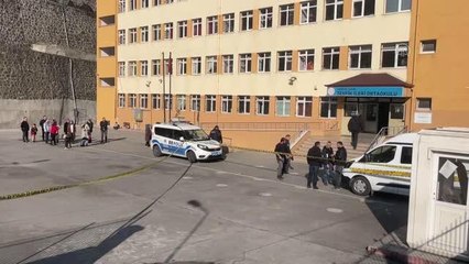 Oğlunun okul binasında silahla vurduğu kadın öldü, kadının arkadaşı ağır yaralandı