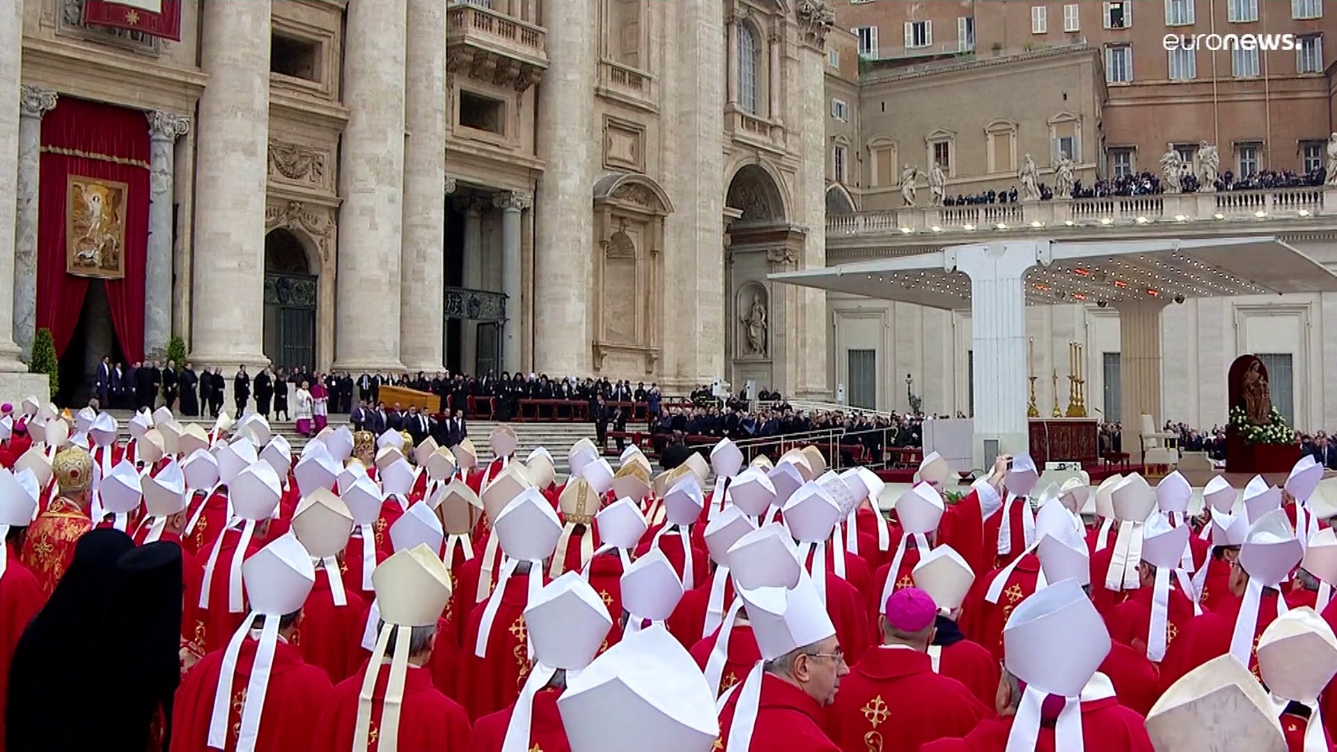 "Thousands Mourn Benedict XVI At Funeral Led By Pope Francis"- 헤럴드경제