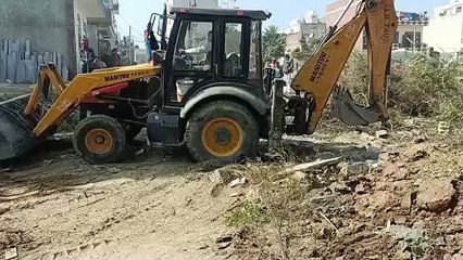 जयपुर में पार्क की जमीन पर हाउसिंग बोर्ड ने चलाया बुलडोजर