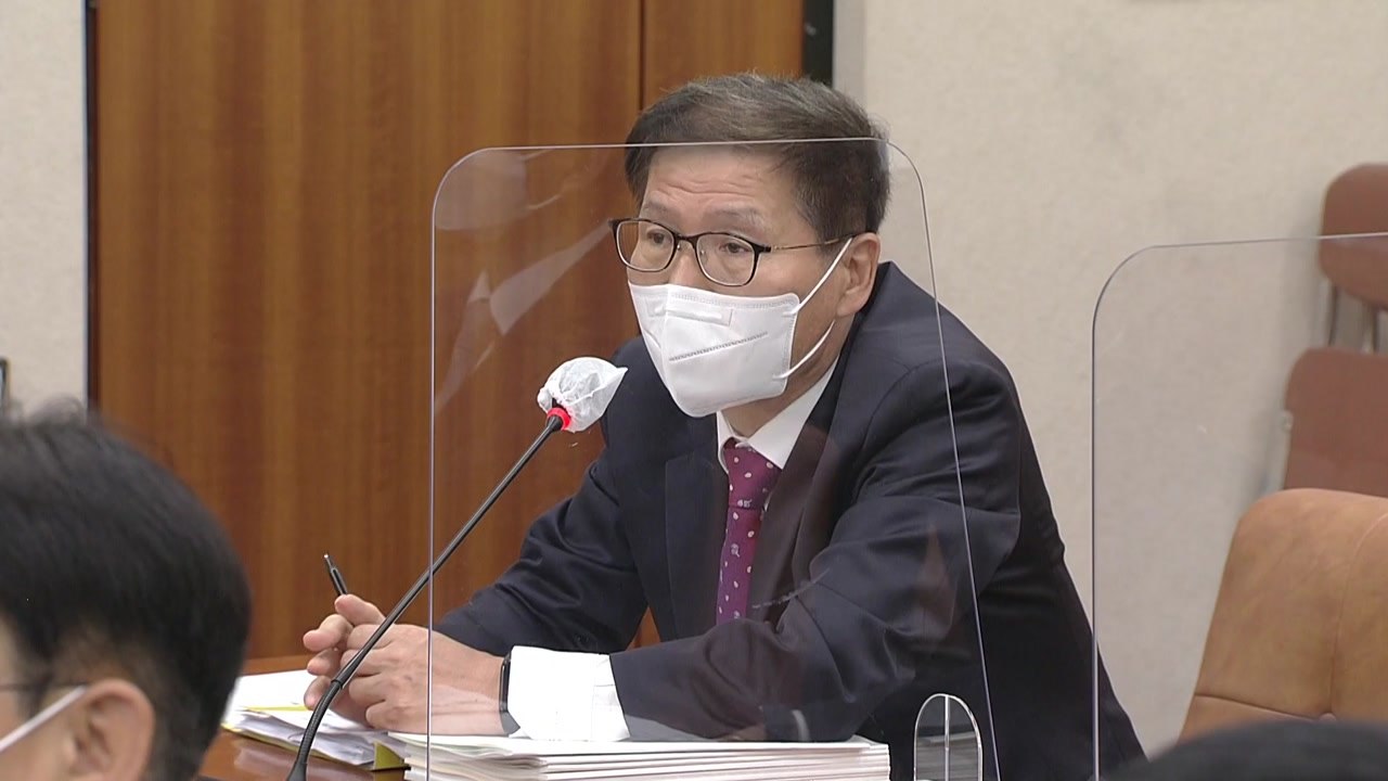 '검언유착 오보' 신성식 검사장·KBS 기자 불구속 기소 / YTN
