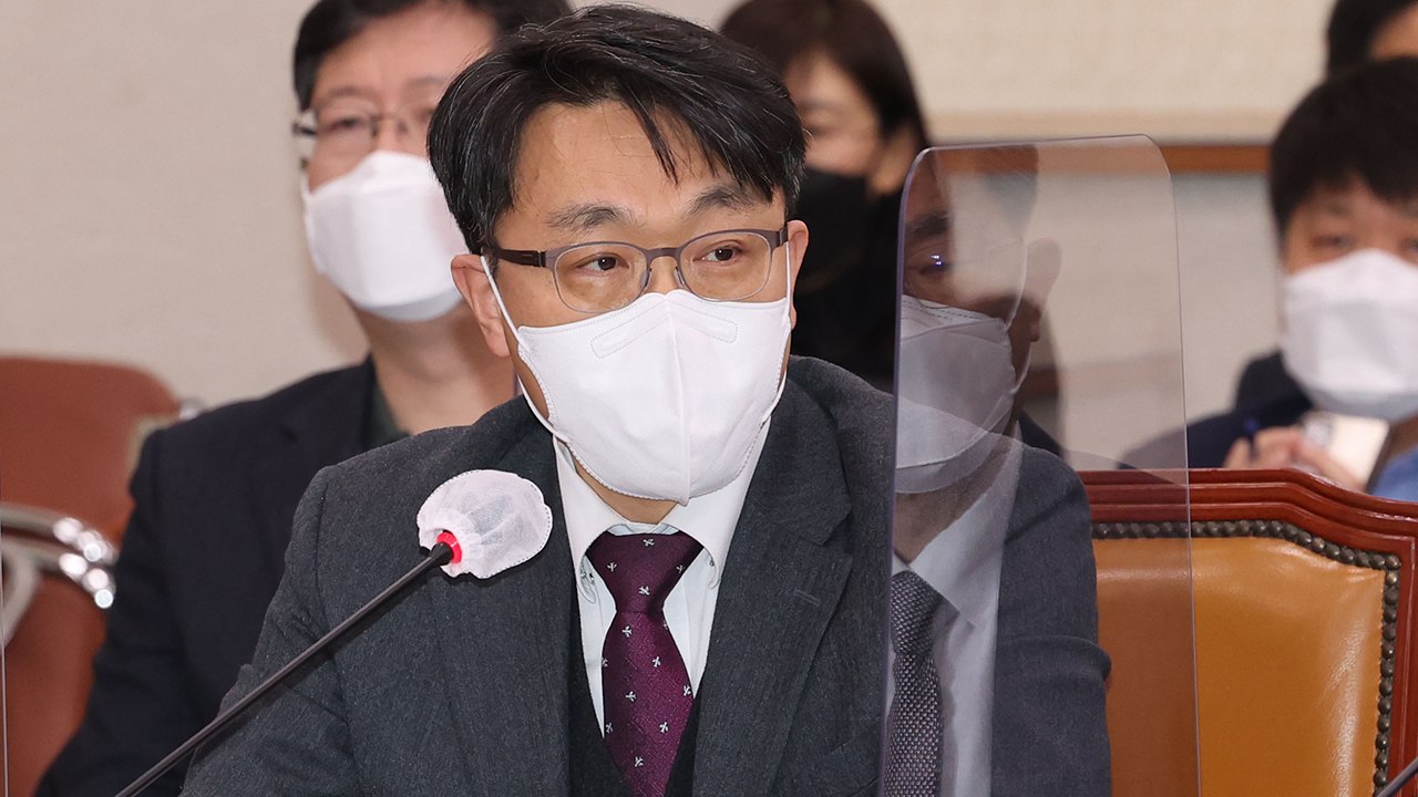 시무식에서 찬송가 부른 김진욱 공수처장..."종교편향적 언행 사과" / YTN