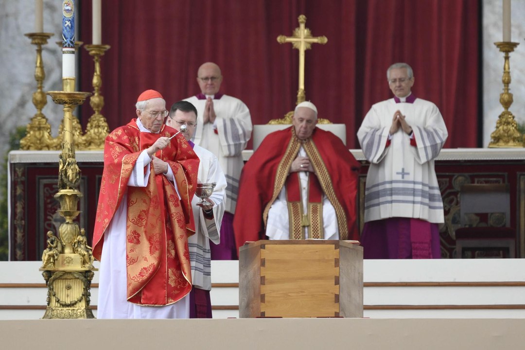 La Iglesia Católica despide al Papa emérito Benedicto XVI en el funeral celebrado en el Vaticano