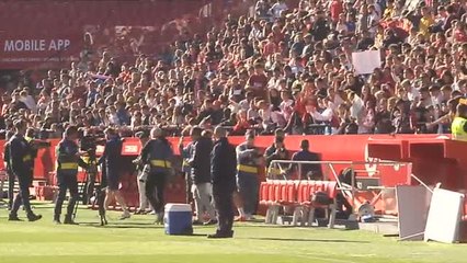 El sevillismo arropa a su equipo en el Pizjuán