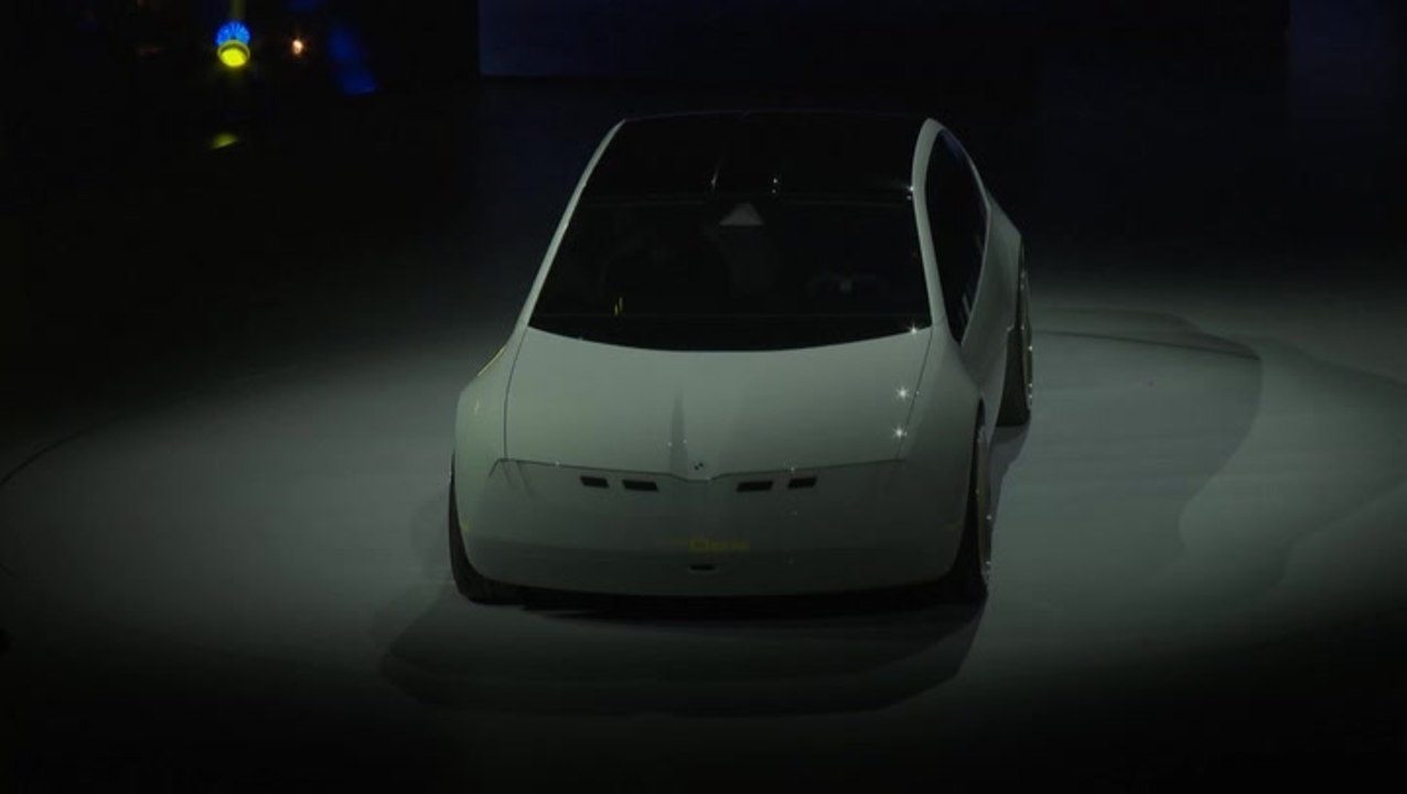 Arnold Schwarzenegger jokes BMW concept car wit...