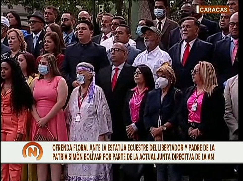 Parlamentarios de la AN rindieron honores con ofrenda floral al Libertador Simón Bolívar
