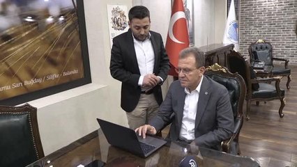 Mersin Büyükşehir Belediye Başkanı Seçer, AA'nın "Yılın Fotoğrafları"nı oyladı