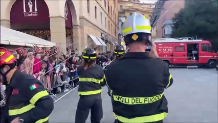 Livorno, ecco la Befana dal cielo: festa in piazza Grande