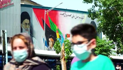 Irã fecha instituto francês em protesto por publicação de charges de Khamenei