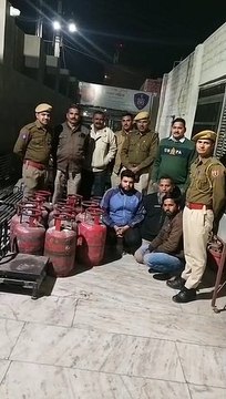 Gas Refilling : घरेलू सिलेंडर से ऑटो रिक्शा में गैस रिफिलिंग, 24 सिलेण्डर जब्त