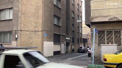 رداً على رسوم الكاريكاتور "المهينة" لخامنئي.. إيران تغلق المعهد الفرنسي للبحوث وباريس ترد