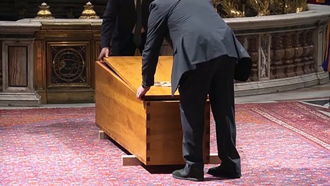 Benedikt XVI. in Krypta unter dem Petersdom beigesetzt