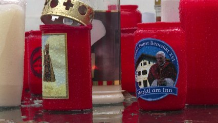 Kirchenglocken um elf Uhr: Katholiken in der ganzen Welt nehmen Abscheid von Benedikt XVI.