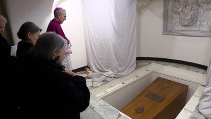 El entierro del féretro de Benedicto XVI, paso a paso