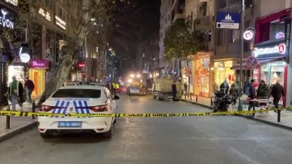 Nişantaşı'nda su borusu patladı, yolda çökme meydana geldi