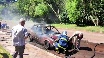 Pane no motor provoca incêndio em veículo na Região do Lago