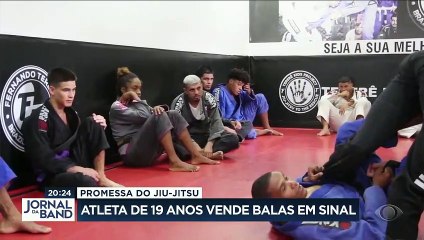 Promessa do jiu-jitsu, atleta vende balas no trânsito 05/01/2023 16:00:54